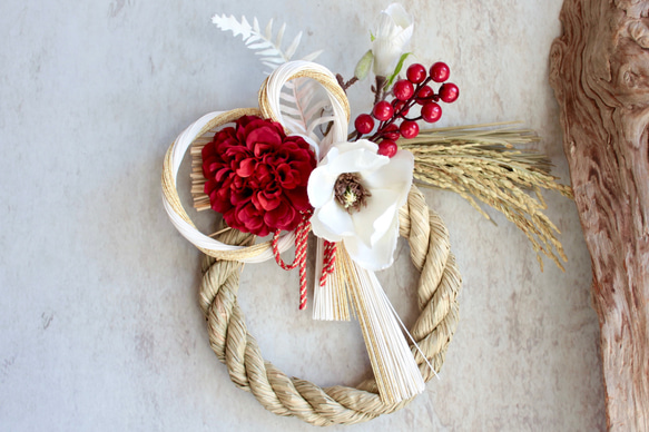 【しめ縄】ダリアと木蓮の紅白モダンしめ縄 3枚目の画像