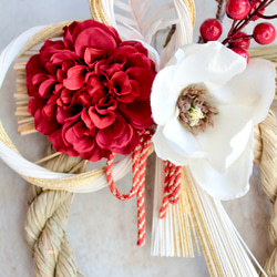 【しめ縄】ダリアと木蓮の紅白モダンしめ縄 6枚目の画像