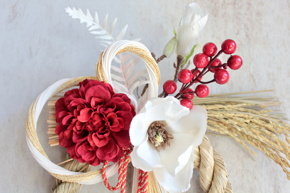 【しめ縄】ダリアと木蓮の紅白モダンしめ縄 7枚目の画像