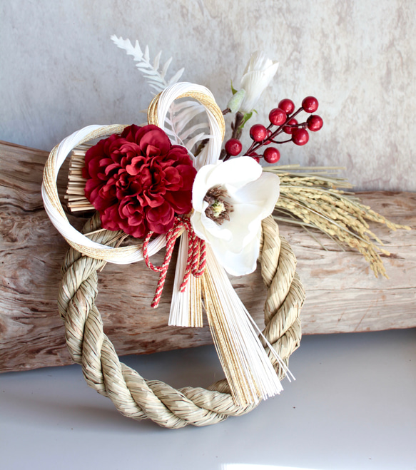 【しめ縄】ダリアと木蓮の紅白モダンしめ縄 5枚目の画像