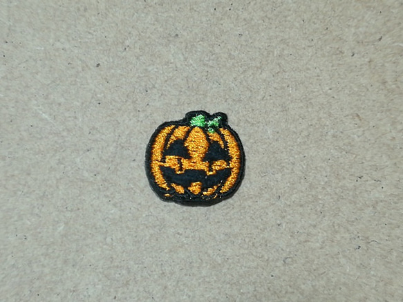 笑うかぼちゃ刺繍ワッペンL/ハロウィン秋/選べるサイズ 1枚目の画像