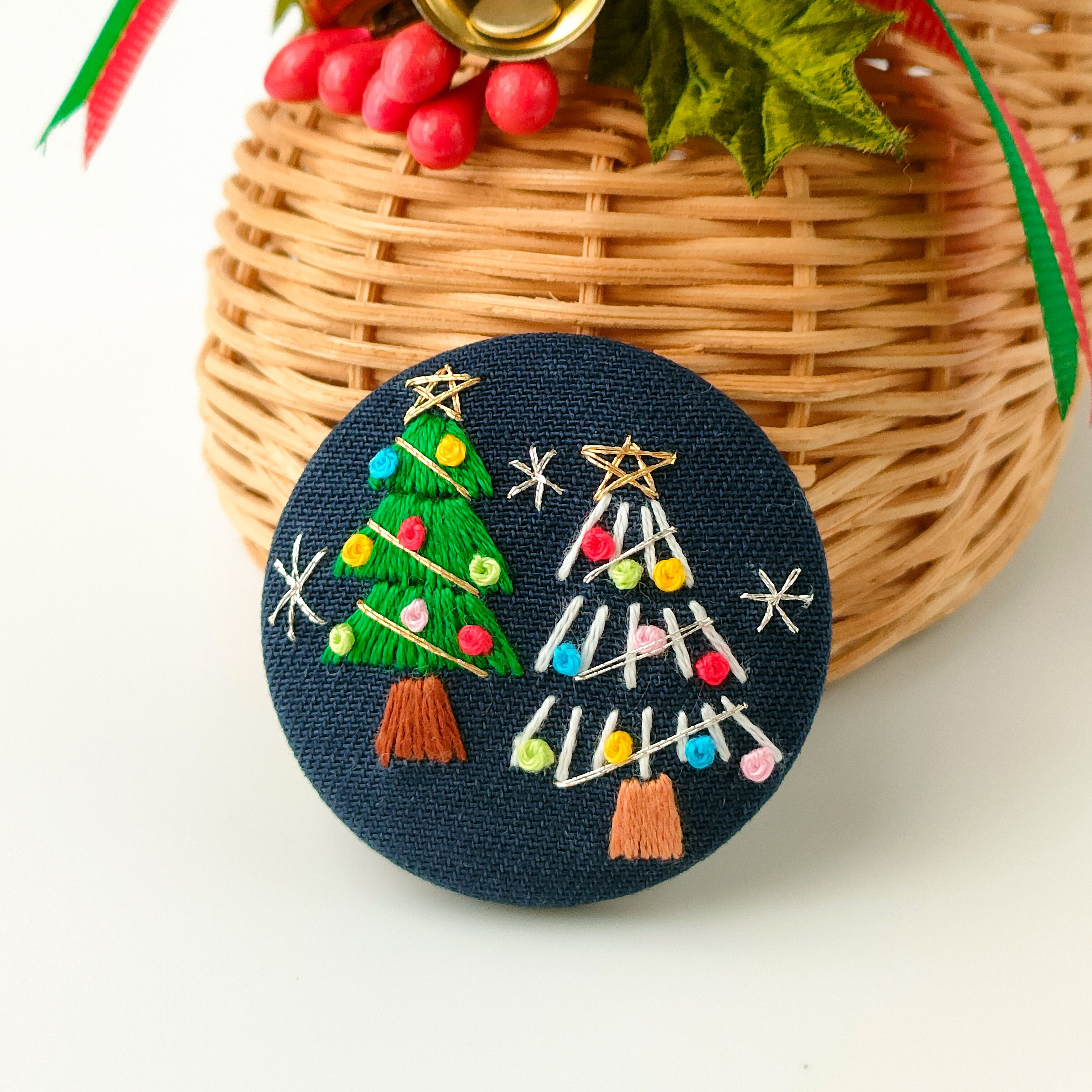 [専用　こり様]くるみボタン ツリー 刺繍 ブローチ フェルト クリスマス