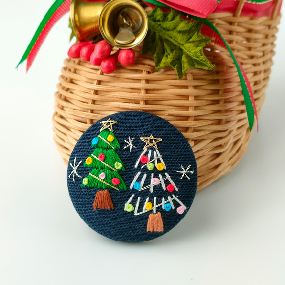 【受注製作】キラキラクリスマスツリー刺繍ブローチor刺繍ヘアゴム 1枚目の画像
