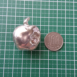 No.118 アダムの銀のリンゴ  帯留め スワロフスキー使用  りんご 林檎 4枚目の画像