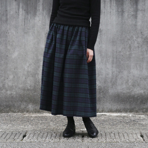 超美品　バーバリーロンドン　【46】4L ブラックデニムスカート　ノバチェック 即納】タータンチェック ロングスカート（ブラックウォッチ）起毛