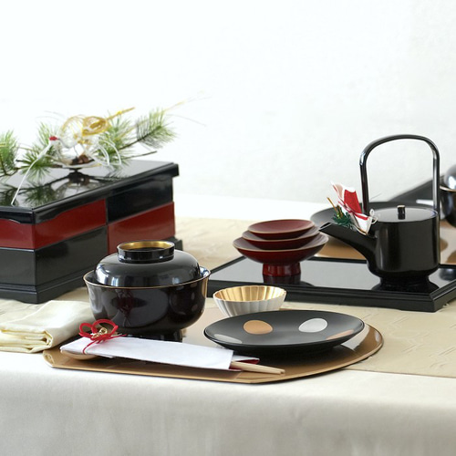 雑煮椀 朱 溜 元旦に雑煮椀で食べるお雑煮は格別です お椀・ボウル・鉢