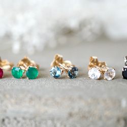 小さなルビーの14kgfスタッドピアス　ゴールド　天然石　プチギフト　赤　金属アレルギー対応　冬　クリスマス 6枚目の画像