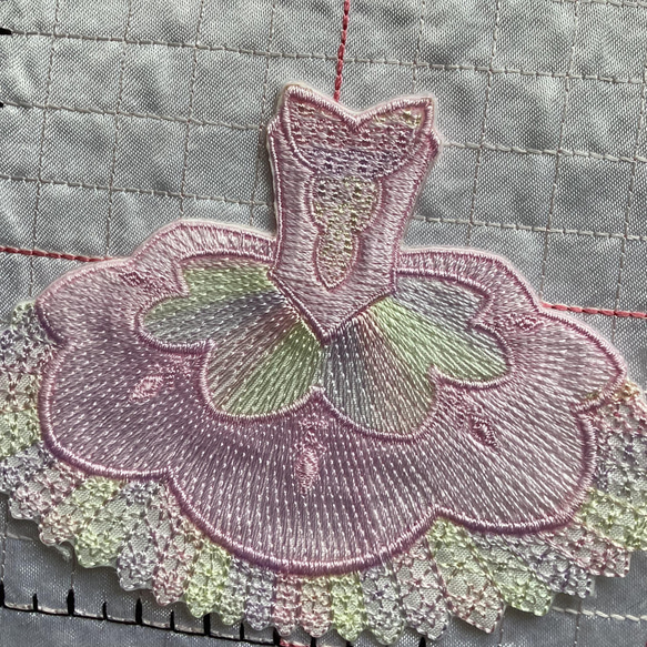 バレリーナ刺繍アイロンワッペン 2枚目の画像