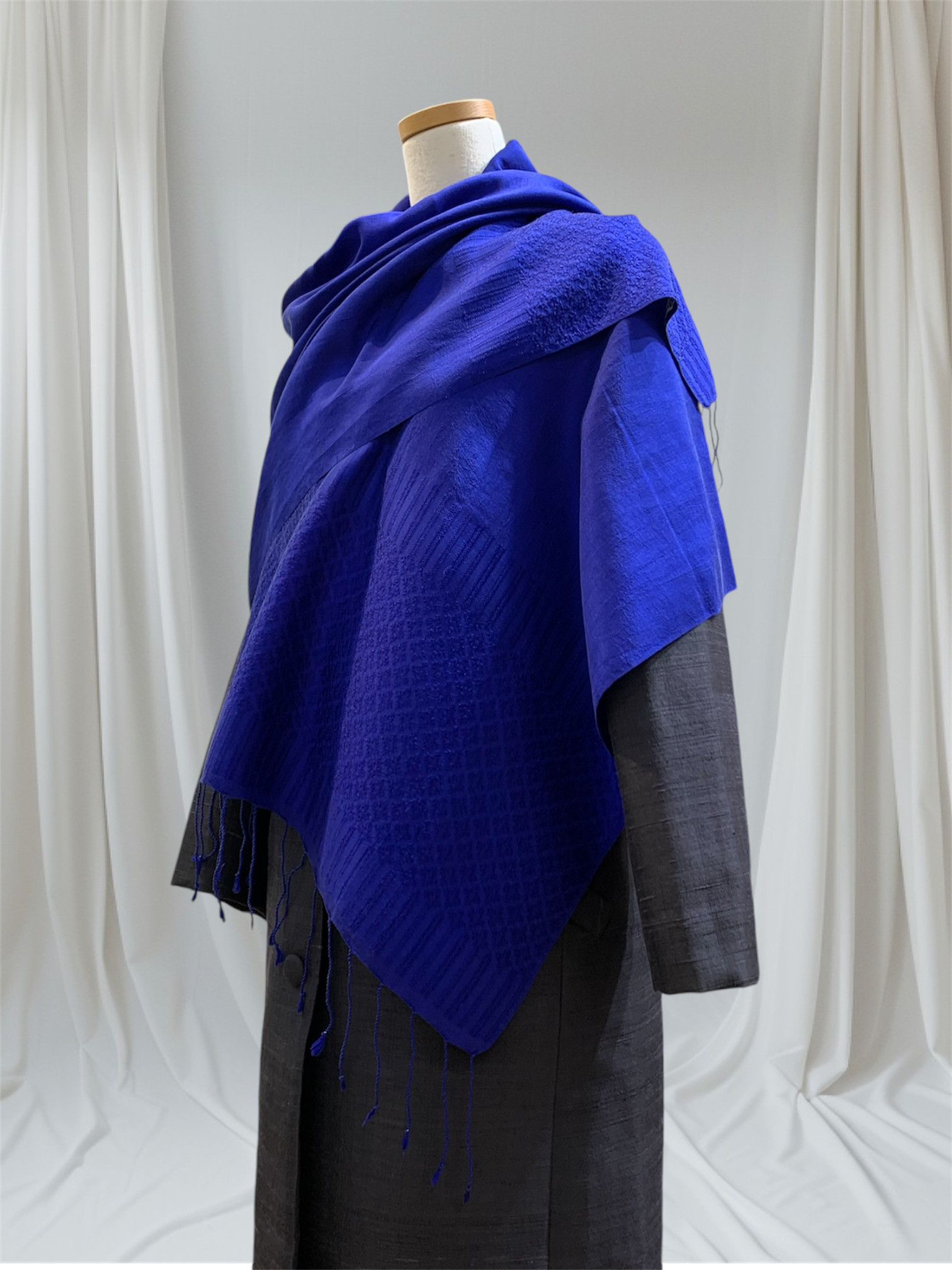 献上品】ロイヤルブルー シルクストール シルク カンボジアシルク  