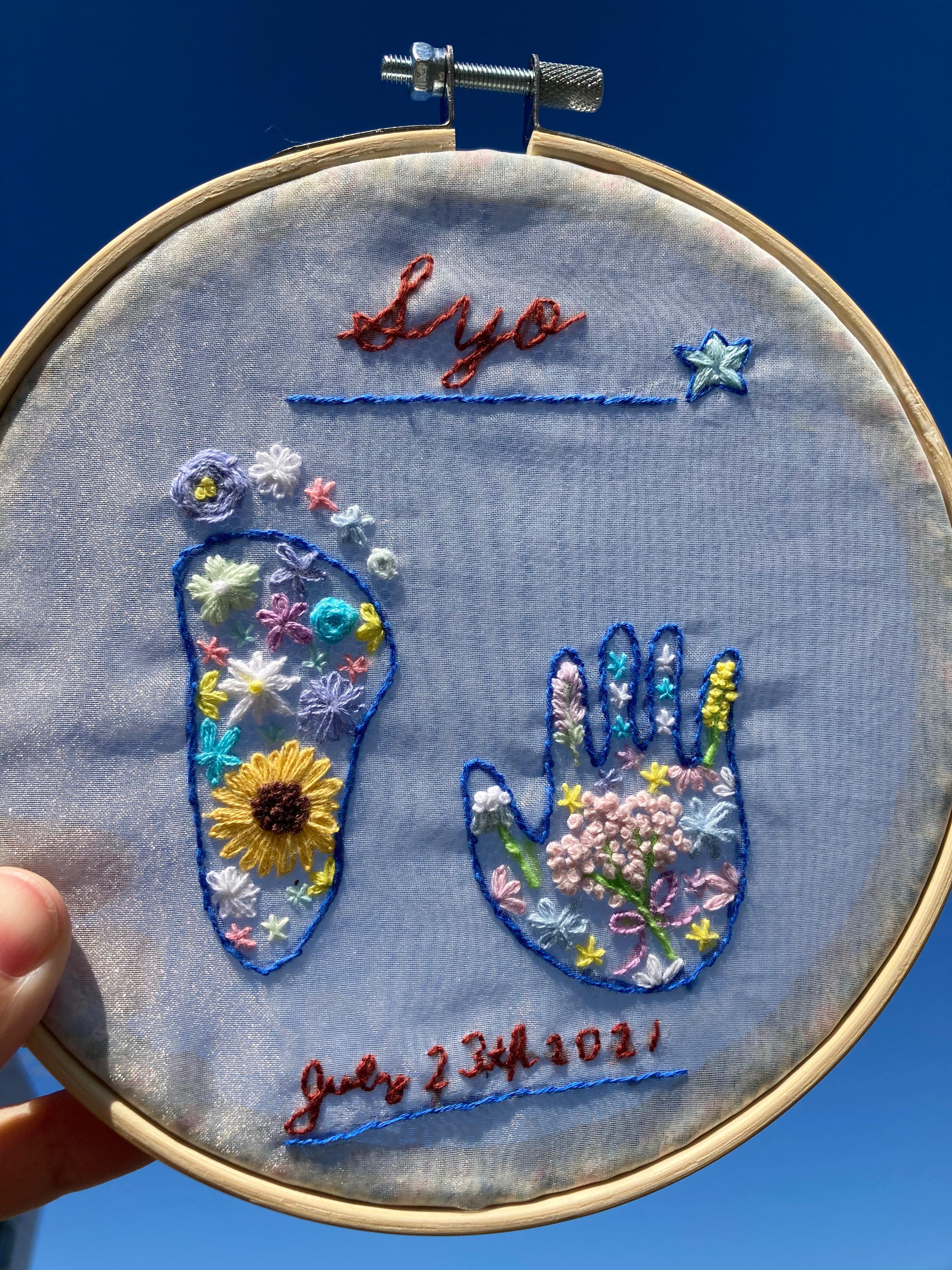 刺繍の足形アート手形アート(ブルー) 雑貨・その他 makoto3hapy