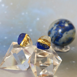 流星群＊Lapis lazuli×Rutile quartz＊金継ぎピアス／M~S size 6枚目の画像