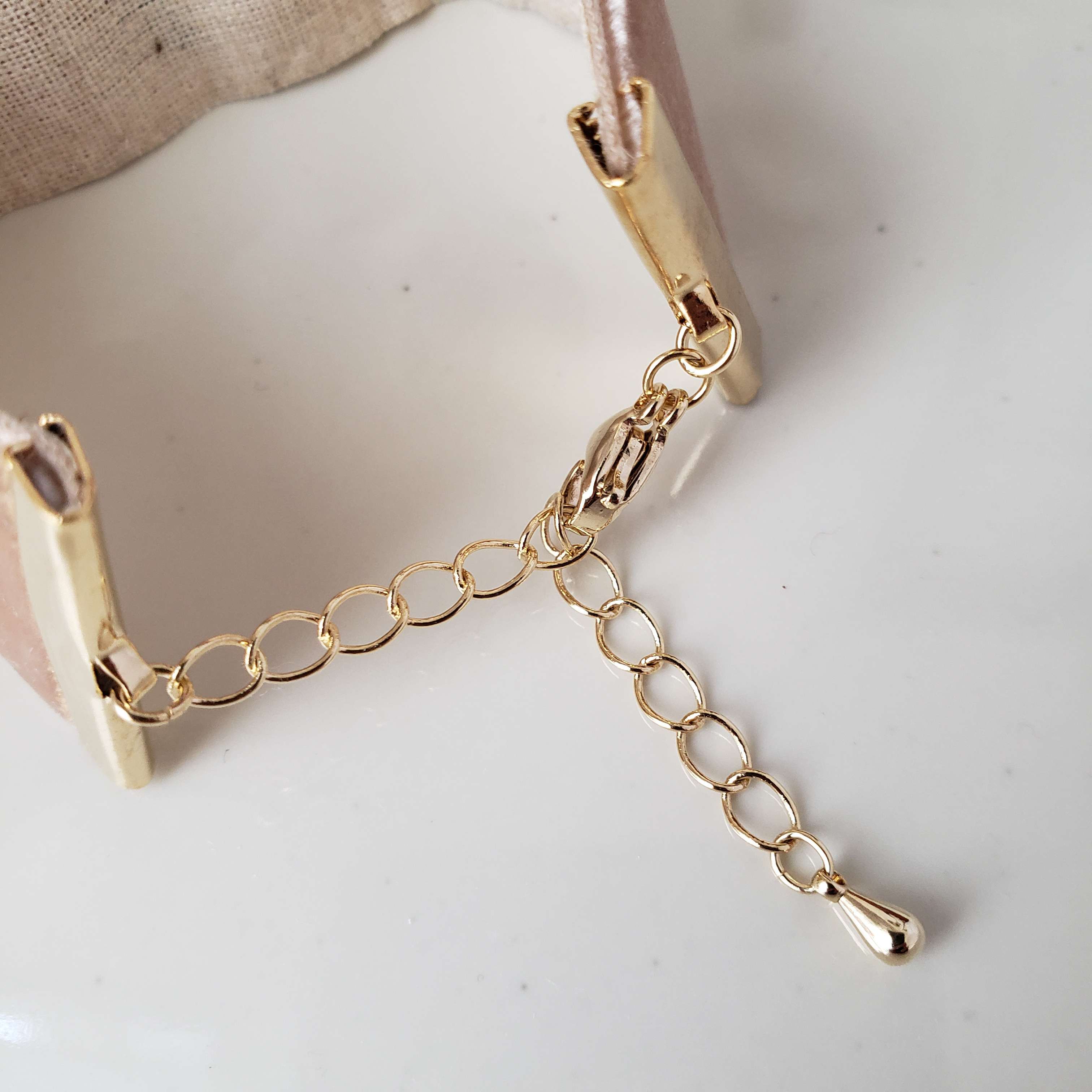 ベルベットリボンに　ブーケの刺繍・ビーズ刺繍　ブレスレット　ピンク