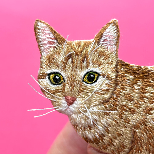 茶トラ猫刺繍ブローチ】アニマル刺繍ブローチ ブローチ Hi-na