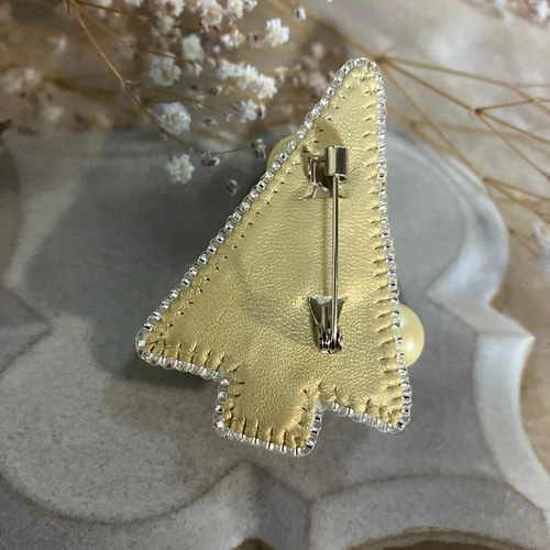 ビーズ刺繍ブローチ クリスマスツリー ホワイトパール×ゴールド 大人