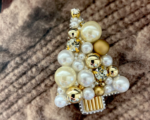 ビーズ刺繍ブローチ クリスマスツリー ホワイトパール×ゴールド 大人