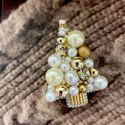 ビーズ刺繍ブローチ クリスマスツリー ホワイトパール×ゴールド 大人