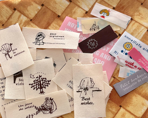 デザインタグ　染め布リボンとレザーの三角フリンジタグ650 デザインタグ 染め布リボンとレザーの三角フリンジタグ650