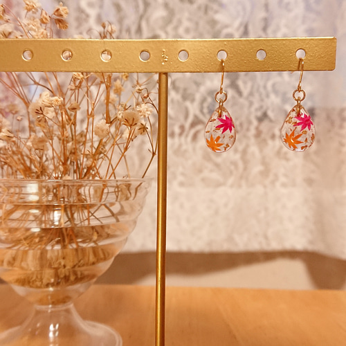 雫に閉じ込めた紅葉~小さな秋~ ピアス・イヤリング (UVレジン 雫に閉じ込めた紅葉~小さな秋~ ピアス・イヤリング (UVレジン
