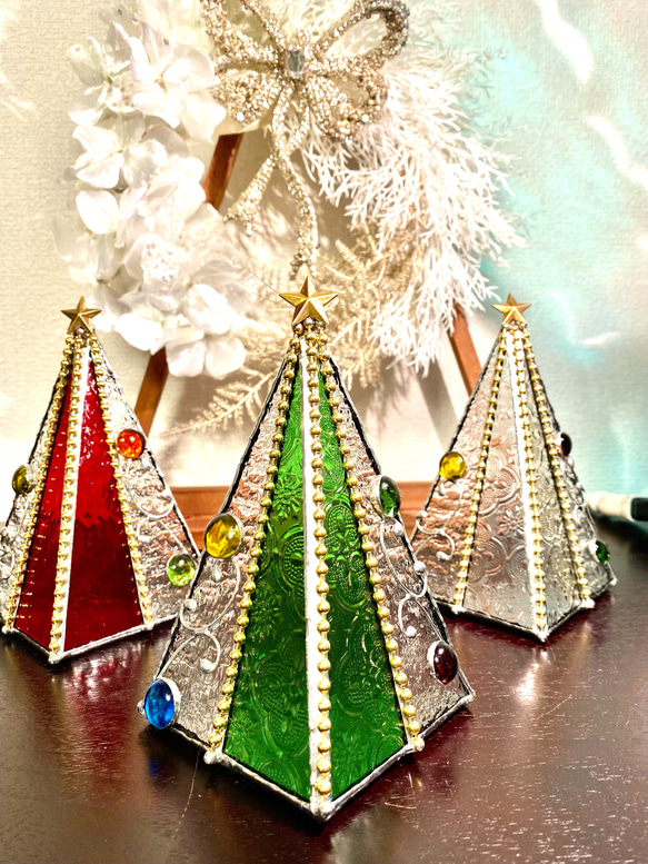 ステンドグラス　ホワイトクリスマスツリー　3段 再販】ステンドグラス クリスマスツリー h | iichi 日々の