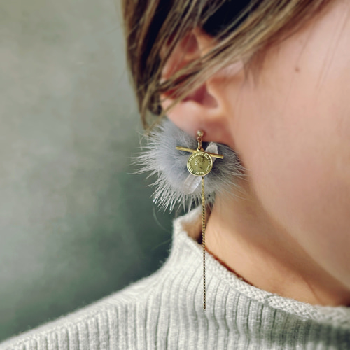 new アンティーク × ミンクファー ブルーグレー ピアス/イヤリング