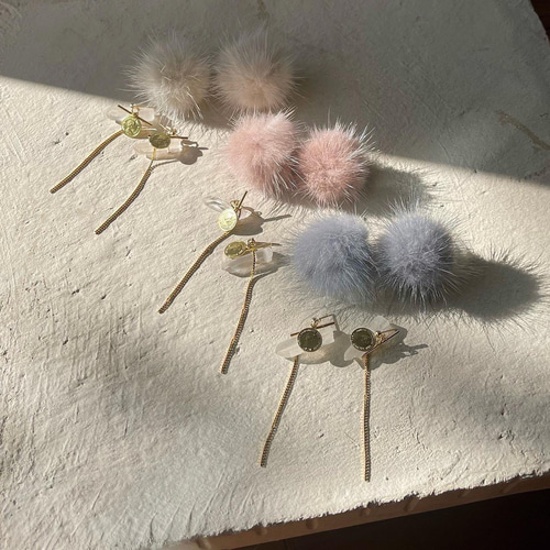 new アンティーク × ミンクファー ブルーグレー ピアス/イヤリング