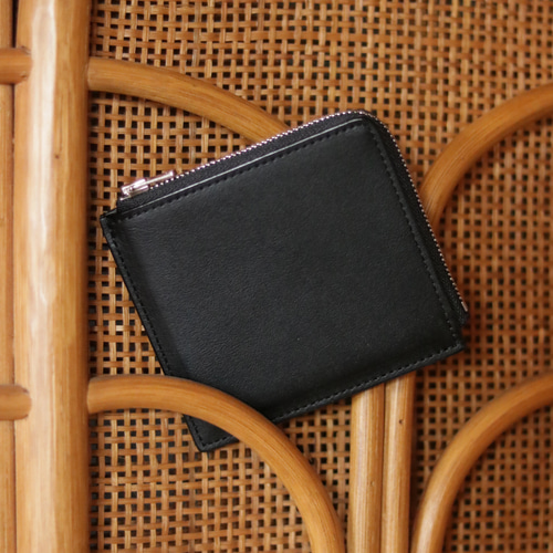 【USED使用品】財布　1個　黒色　ブラック系　メンズ　レディース　折り財布？