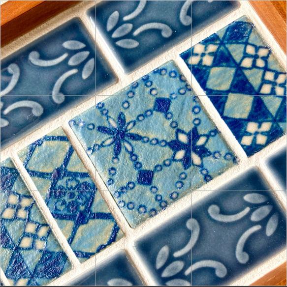 【再販2】モザイクタイル鍋敷き（藍染・青／サイズM・木枠：タモ材） 7枚目の画像