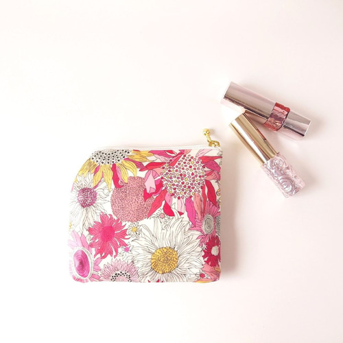 ラミネートパスケースダブルファスナー　 リバティ　リボンズ　ピンクL239 ラミネートパスケースダブルファスナー リバティ リボンズ