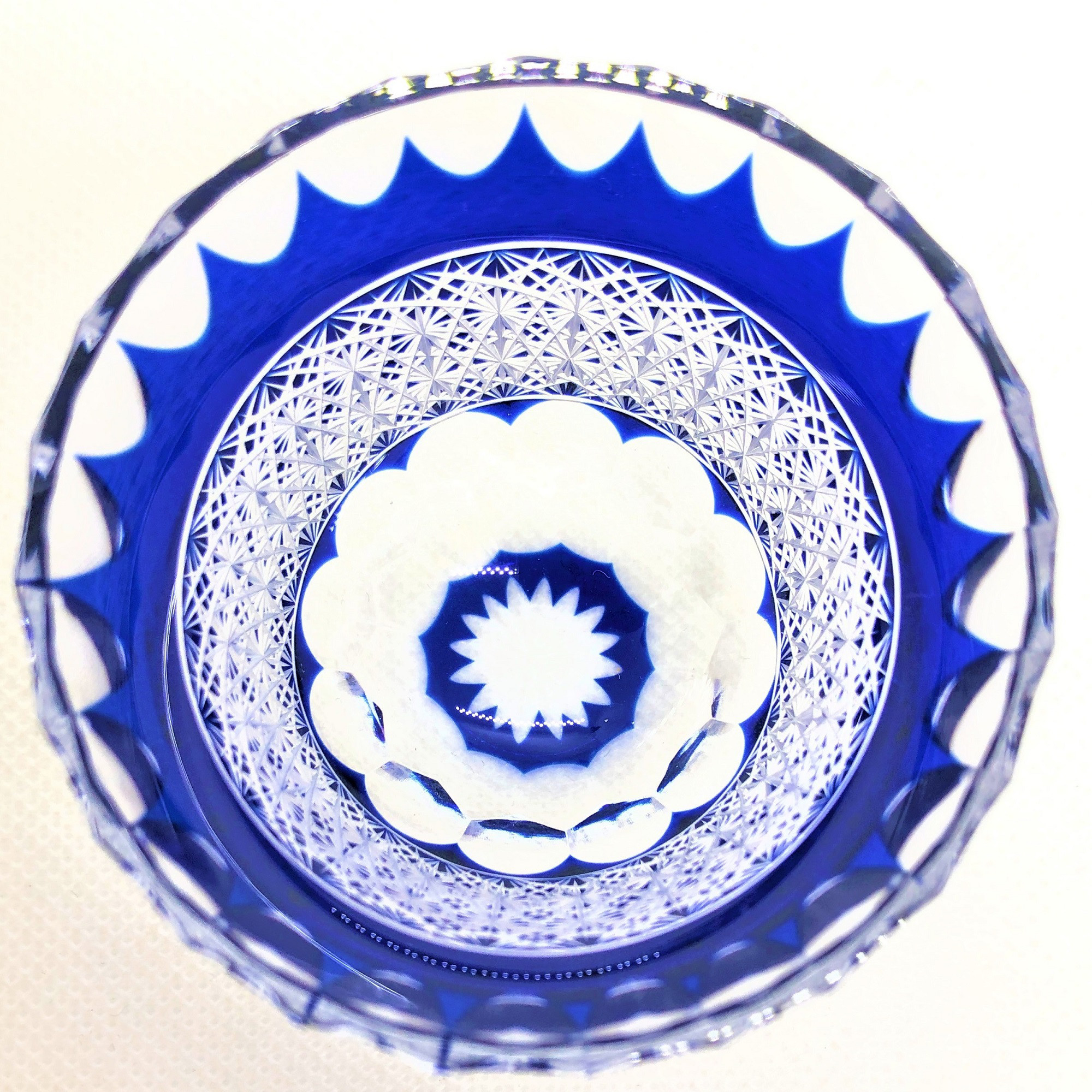 ぐいのみ・菊繋ぎと亀甲　日本工芸会所属斉藤光作　切子グラス/日本酒/ぐいのみ/切子作家/デザイン性/プレゼント