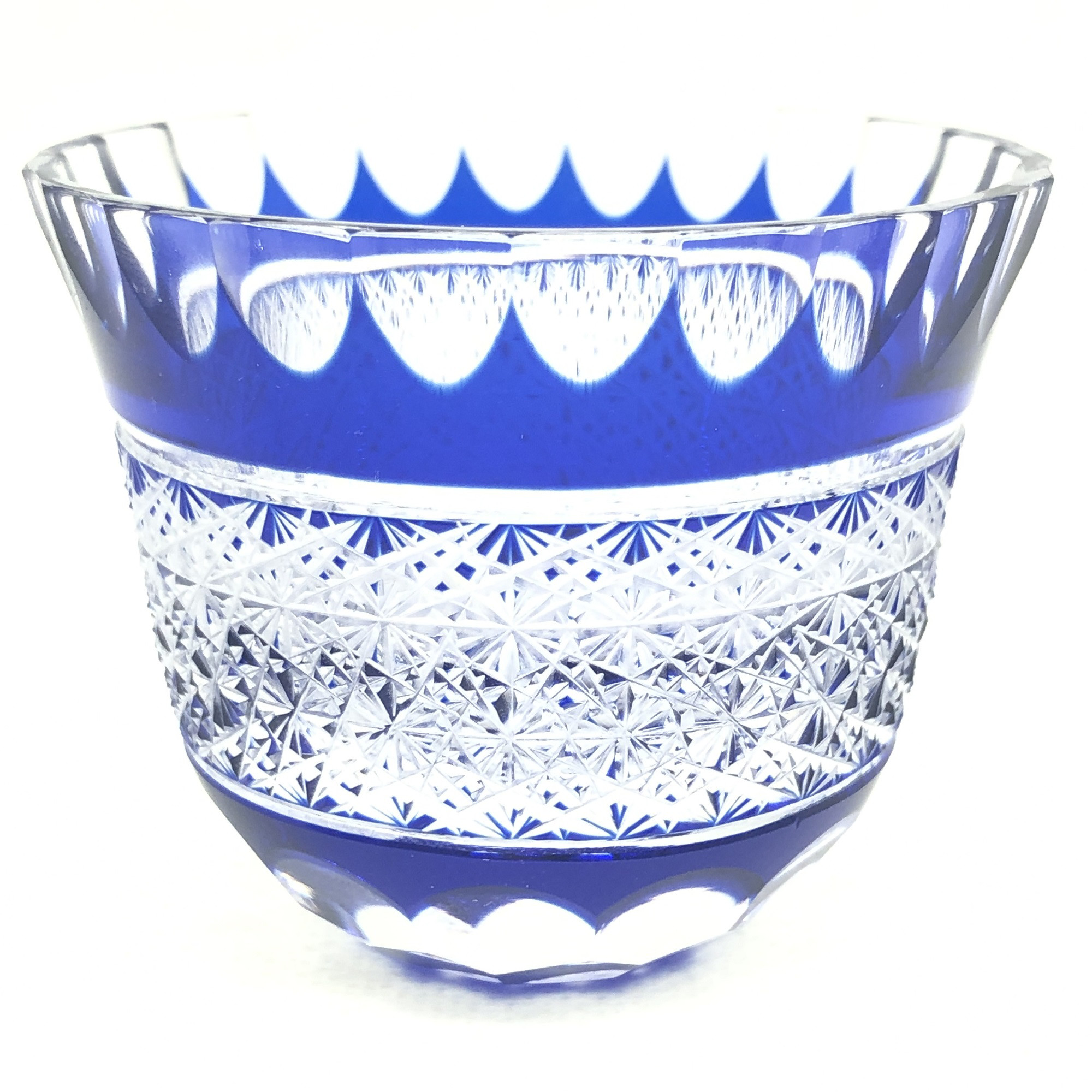 ぐいのみ・菊繋ぎと亀甲　日本工芸会所属斉藤光作　切子グラス/日本酒/ぐいのみ/切子作家/デザイン性/プレゼント