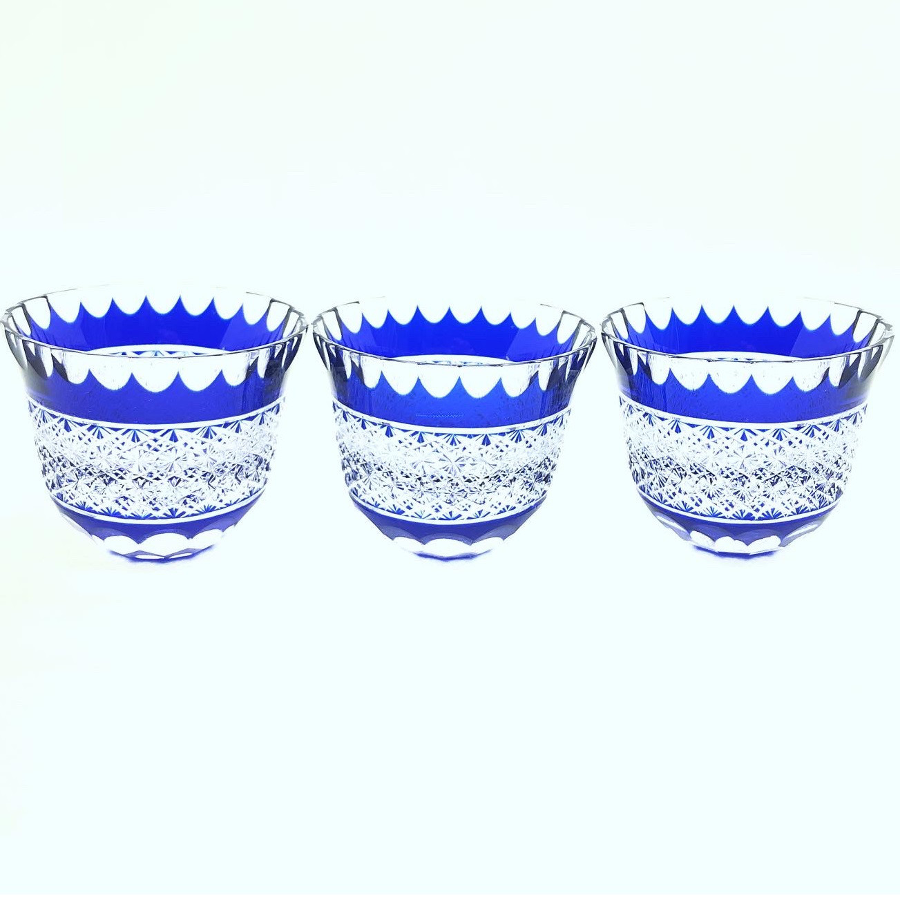 ぐいのみ・菊繋ぎと亀甲　日本工芸会所属斉藤光作　切子グラス/日本酒/ぐいのみ/切子作家/デザイン性/プレゼント