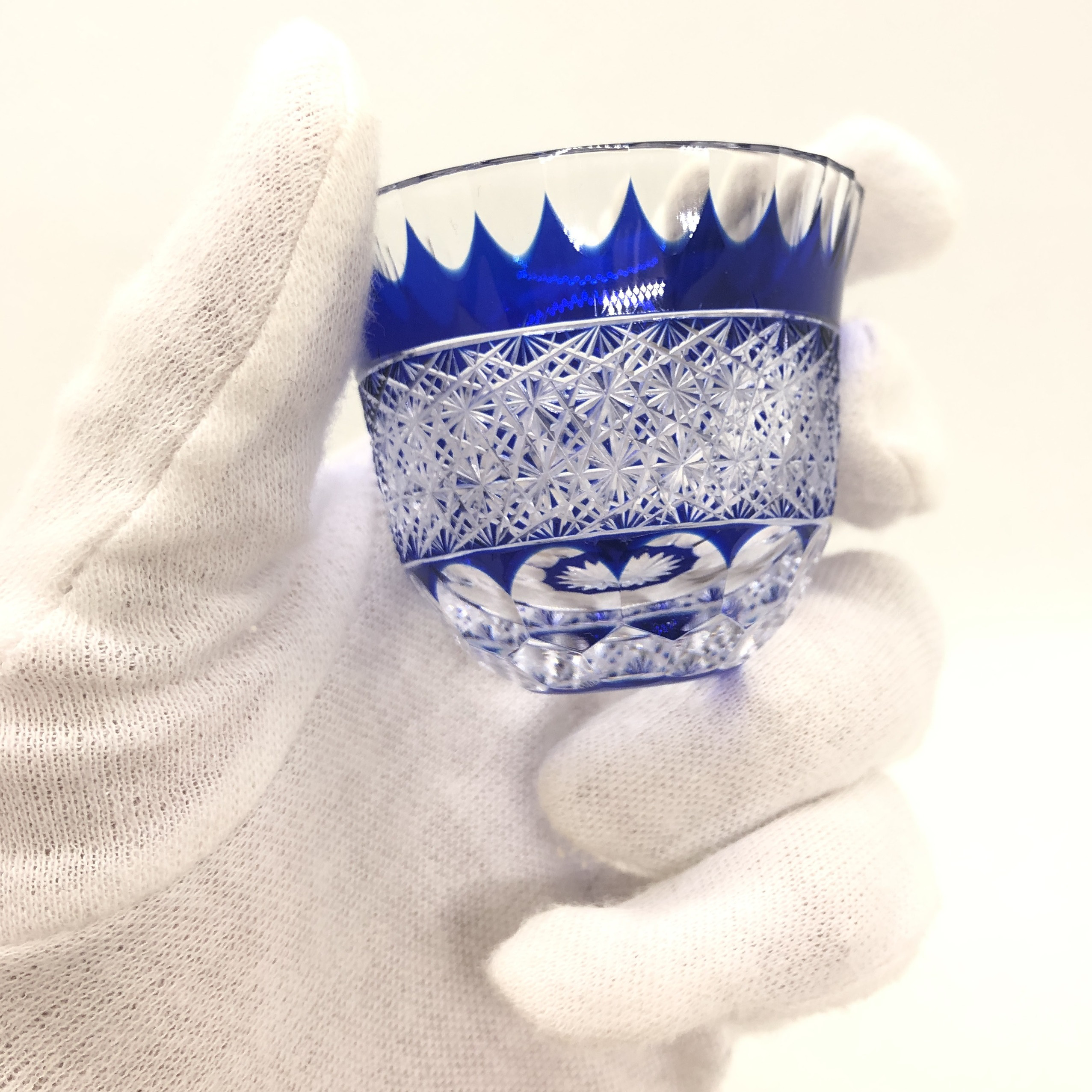 ぐいのみ・菊繋ぎと亀甲　日本工芸会所属斉藤光作　切子グラス/日本酒/ぐいのみ/切子作家/デザイン性/プレゼント