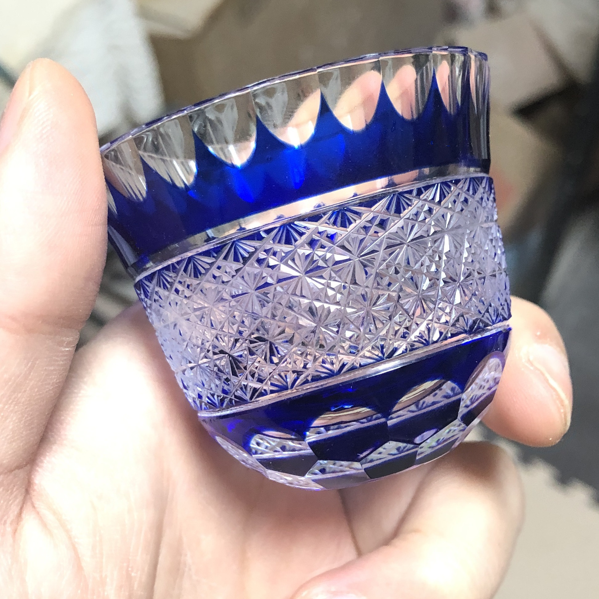 ぐいのみ・菊繋ぎと亀甲　日本工芸会所属斉藤光作　切子グラス/日本酒/ぐいのみ/切子作家/デザイン性/プレゼント