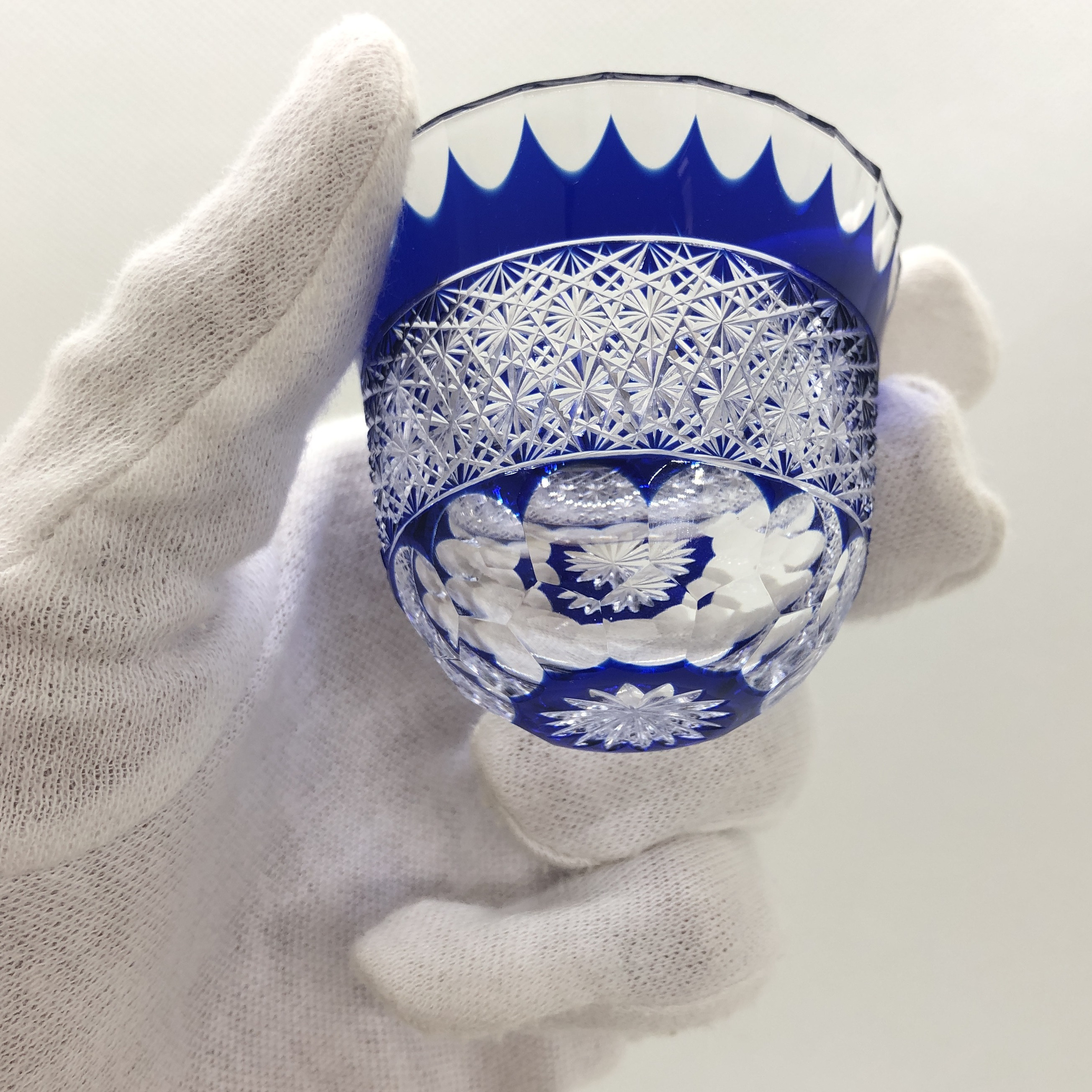 ぐいのみ・菊繋ぎと亀甲　日本工芸会所属斉藤光作　切子グラス/日本酒/ぐいのみ/切子作家/デザイン性/プレゼント