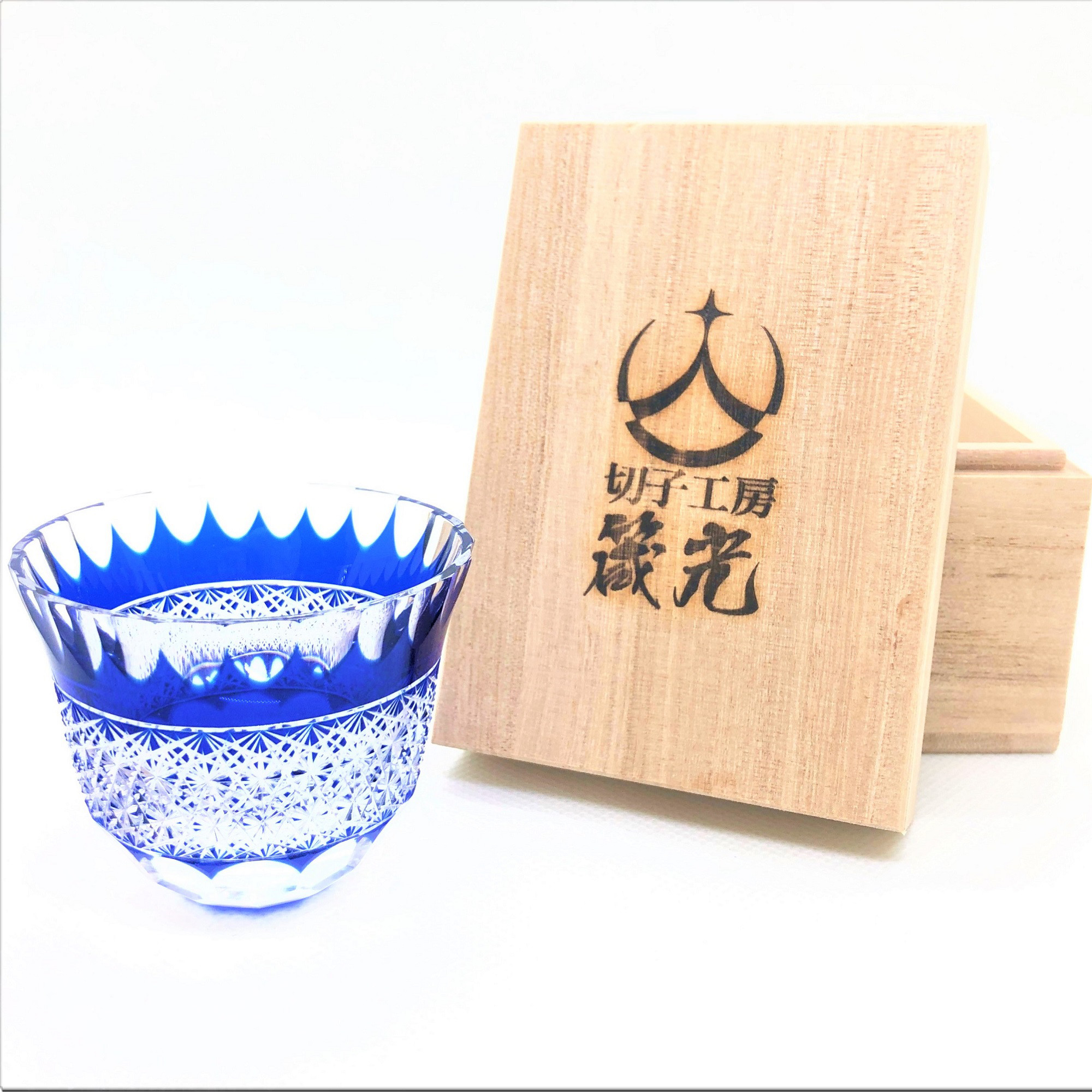 ぐいのみ・菊繋ぎと亀甲　日本工芸会所属斉藤光作　切子グラス/日本酒/ぐいのみ/切子作家/デザイン性/プレゼント