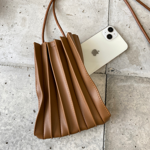 【あす楽対応】 BISOU 大人気商品！】プリーツスマホショルダー／スマホ収納 その他