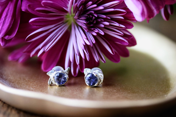 Iolite Blooming Buds Stud Earrings 4枚目の画像