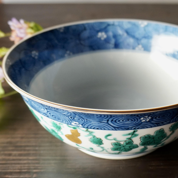 染付梅画紋  菓子鉢 染付梅画紋 菓子鉢 古染風梅紋 鉢（梅型）