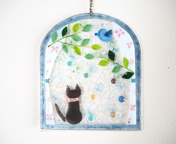 猫好きさんへのプレゼントに⭐︎【オーダー制作】窓辺の猫オーナメント（シャボン玉と幸せの青い鳥） 1枚目の画像