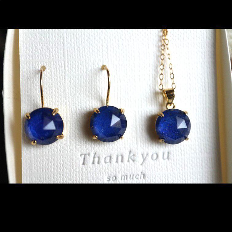 送料無料！限定SALE！ゴールドピアスとネックレスのセット！ラピスとクリスタル