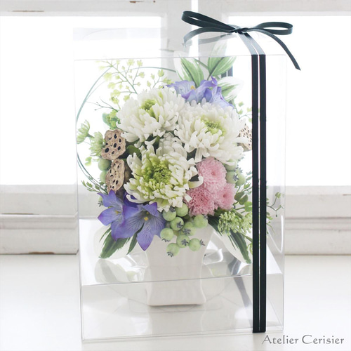 ホワイトリリーと菊のプリザーブドフラワーアレンジメント仏花 ホワイトリリーと菊のプリザーブドフラワーアレンジメント仏花