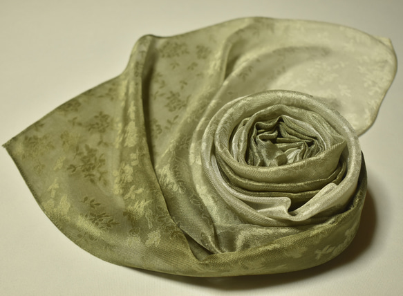 「色が変化する麴塵染」本紗織シルク１００％　小花柄 15枚目の画像