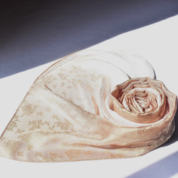 「色が変化する麴塵染」本紗織シルク１００％　小花柄 16枚目の画像