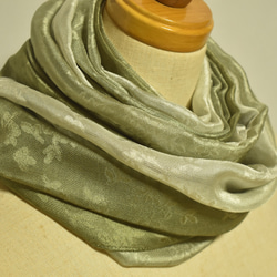 「色が変化する麴塵染」本紗織シルク１００％　小花柄 1枚目の画像
