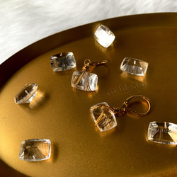 さざなみクリスタル　天然石　水晶　コンケーブ  イヤリング　クォーツ　氷　アイス　キューブ　cube 水　透明　クリア 5枚目の画像