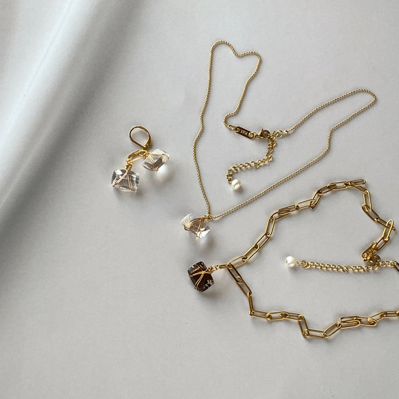 さざなみクリスタル　天然石　水晶　コンケーブ  イヤリング　クォーツ　氷　アイス　キューブ　cube 水　透明　クリア 10枚目の画像