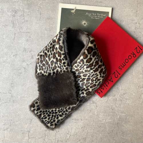 レオパード柄エコファーのリバーシブルコンパクトマフラー・グレー