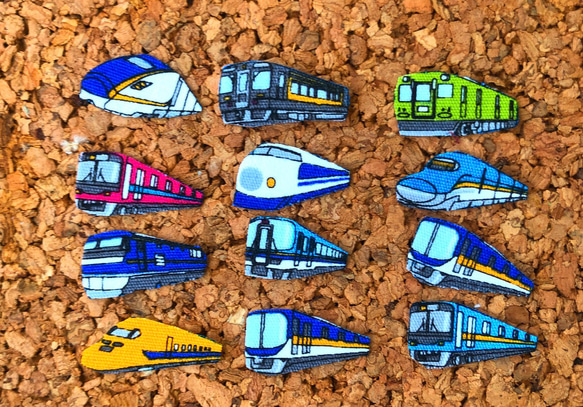 ❁︎ホワイト入荷しました❁︎ 小さな　電車　新幹線　アイロンワッペン  布ワッペン　アップリケ　ギフトラッピング 無料 3枚目の画像