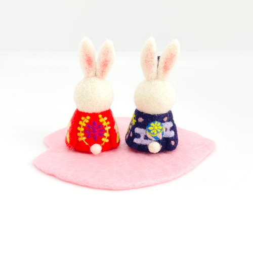 再再販！羊毛フェルトのうさぎのお雛様と桃の花マット ひな人形