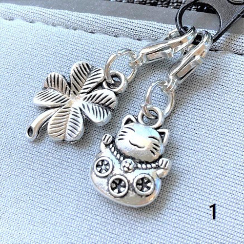 ☆ネコ ファスナー チャーム / 黒 ネコ /白 ねこ / くろ猫/ ねこ